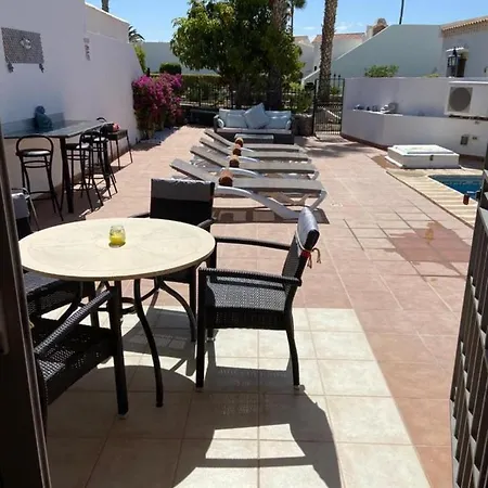 4-bed Bungalow With Private Pool & Parking Villa *