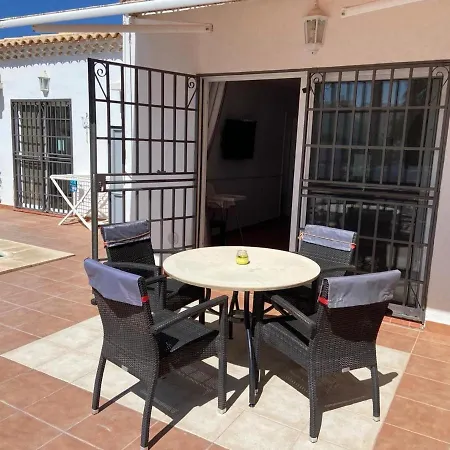 Βίλα 4-bed Bungalow With Private Pool & Parking