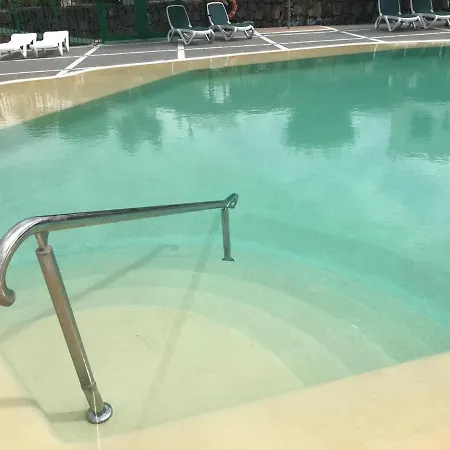4-bed Bungalow With Private Pool & Parking *